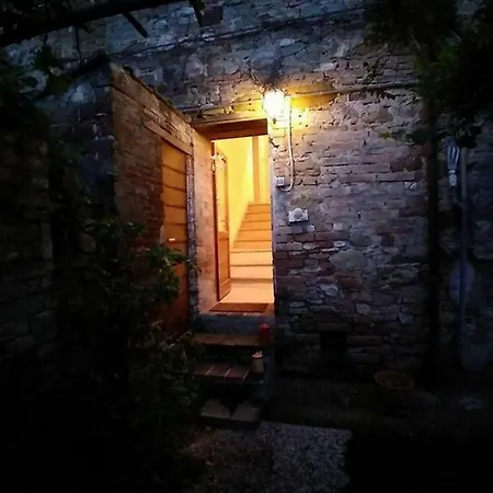 Le Rondini Apartment *